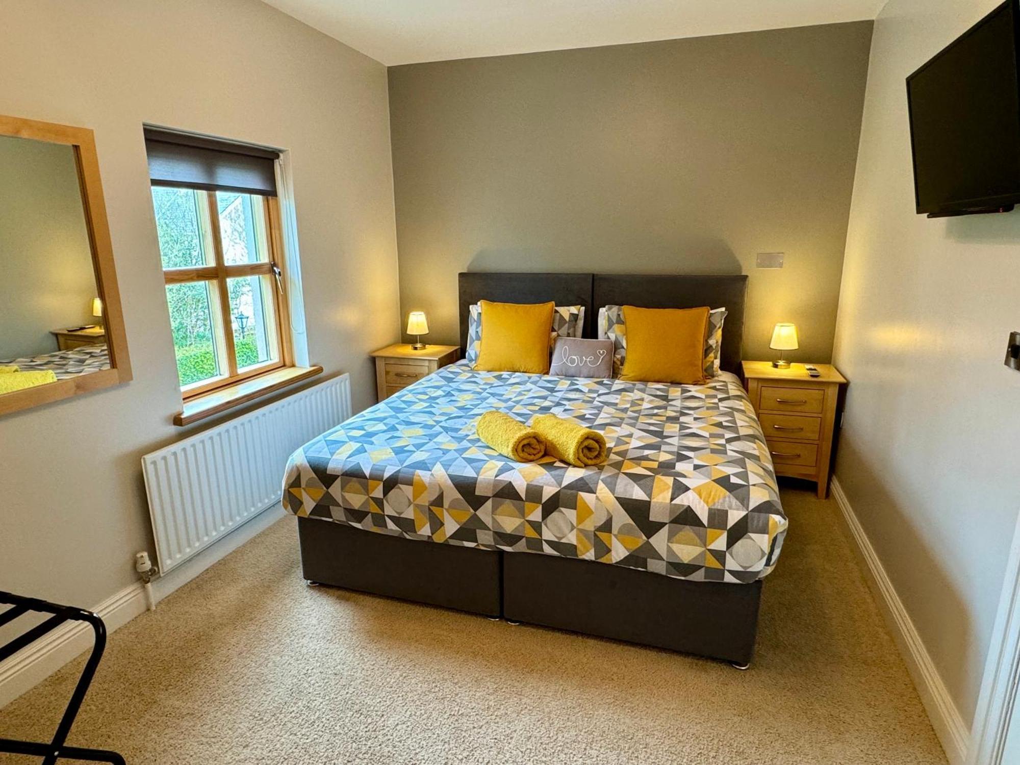3 Castle Hume Court Holiday House Эннискиллен Экстерьер фото